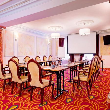 Palacyk Otrebusy Business & Spa Buitenkant foto