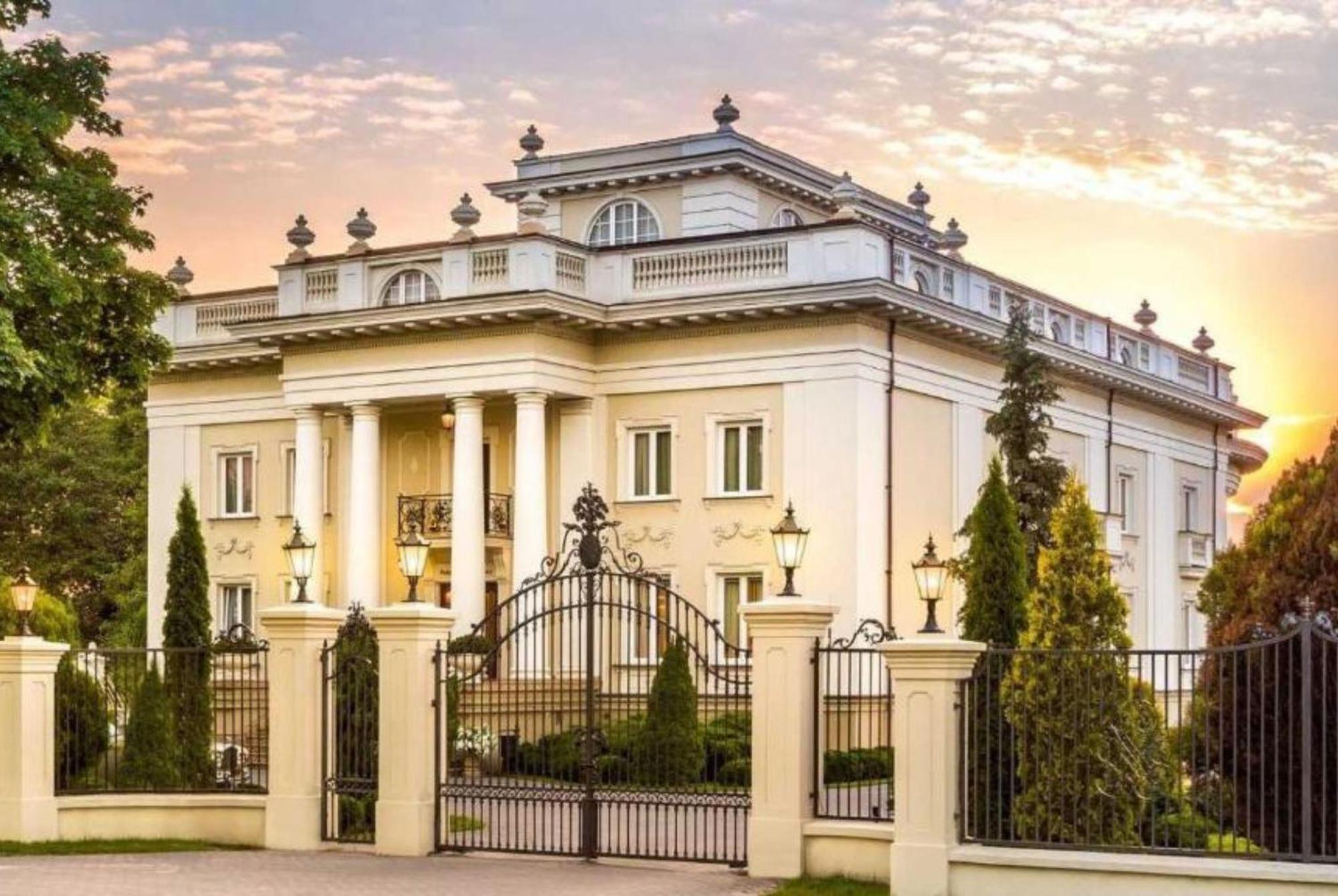 Palacyk Otrebusy Business & Spa Buitenkant foto